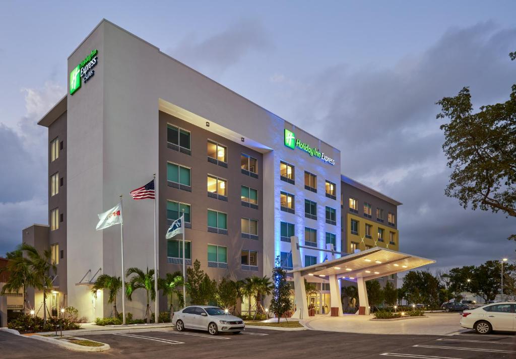 Holiday Inn Express Doral Miami, an IHG Hotel